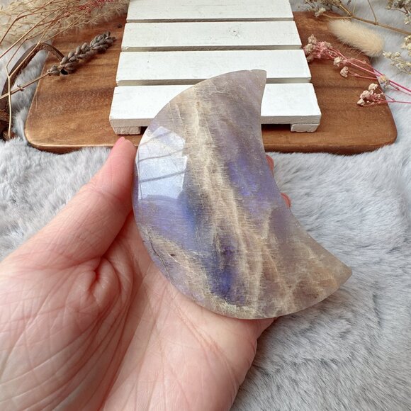 Gorgeous Blue Flash Moonstone Moon Carving with Stand (M1) - Picture 7 of 9